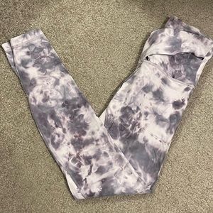 EUC Lululemon Criss Cross Align Diamond Dye leggings 28”